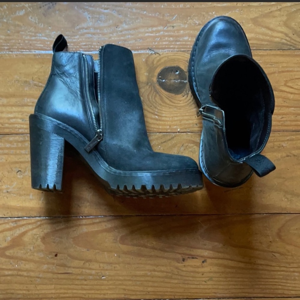 Dr. Martens Magdalena boots 9
